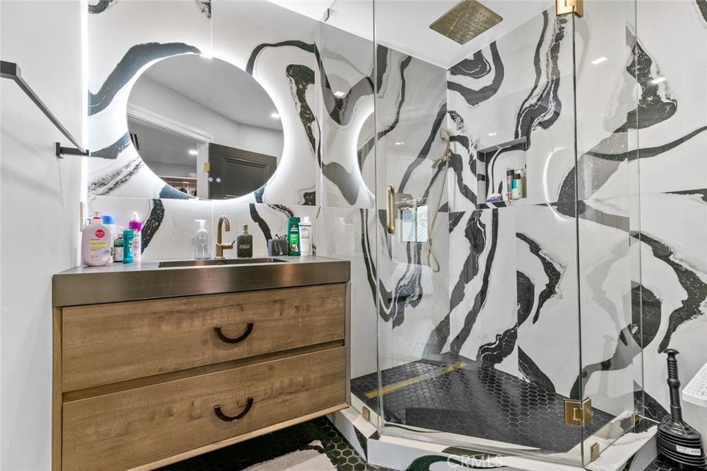 2223 Flintridge Drive Glendale, CA 91206 - Photo 41 of 74