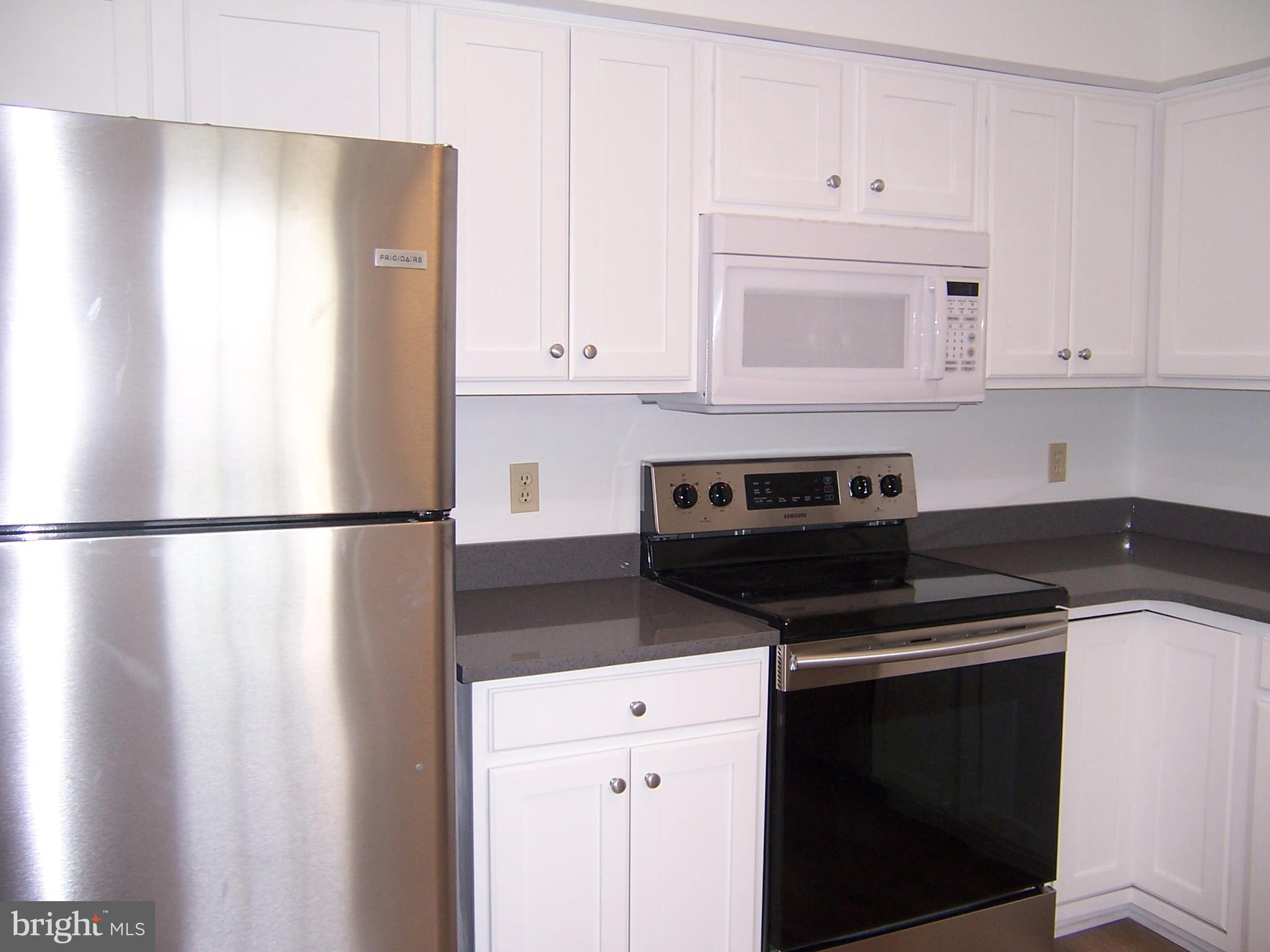 216 Valley Stream Lane Chesterbrook, PA 19087 - Photo 11 of 29 New Stainless Steel Appliances
