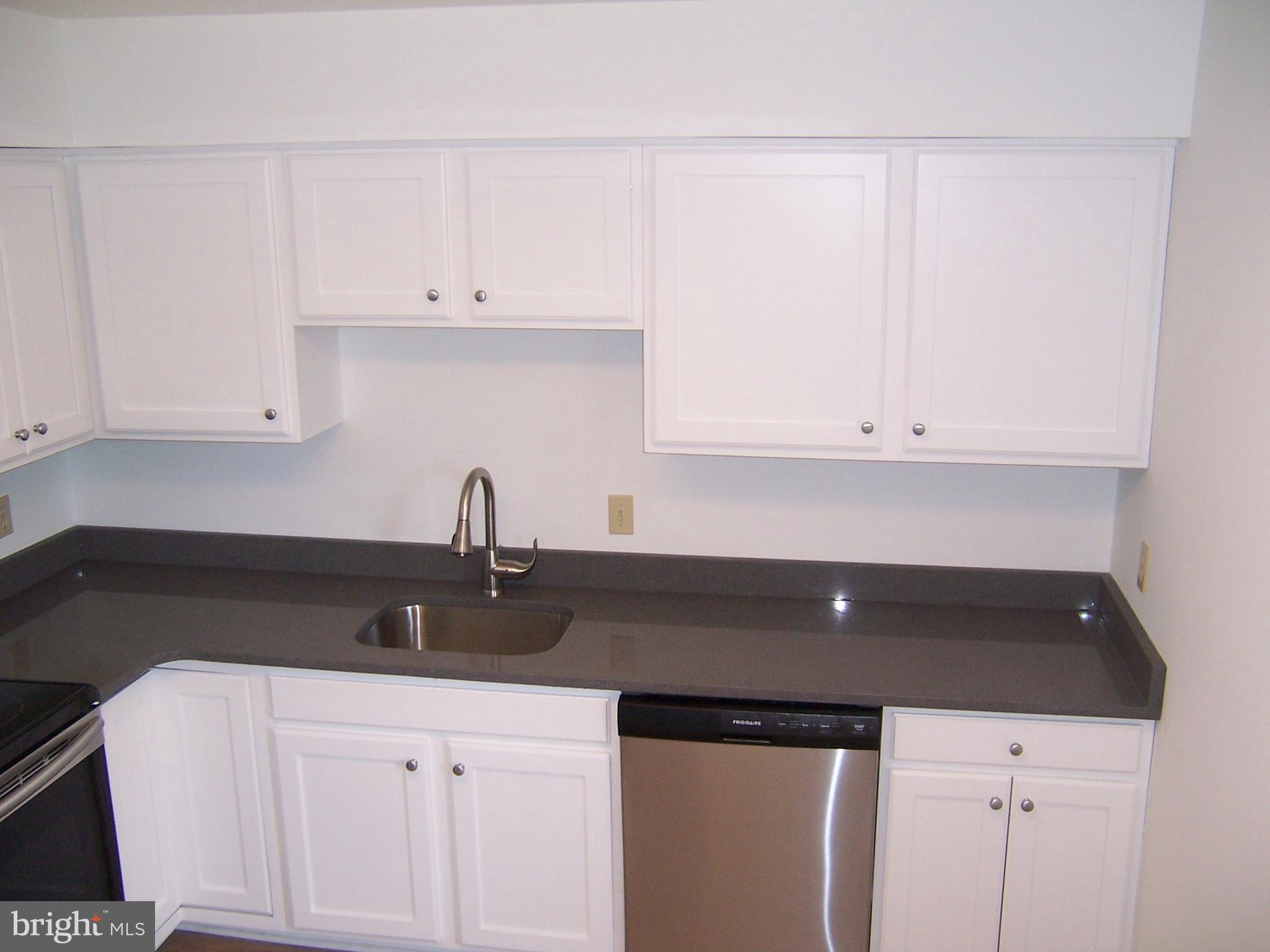 216 Valley Stream Lane Chesterbrook, PA 19087 - Photo 10 of 29 New Kitchen - Shaker Cabinetry
