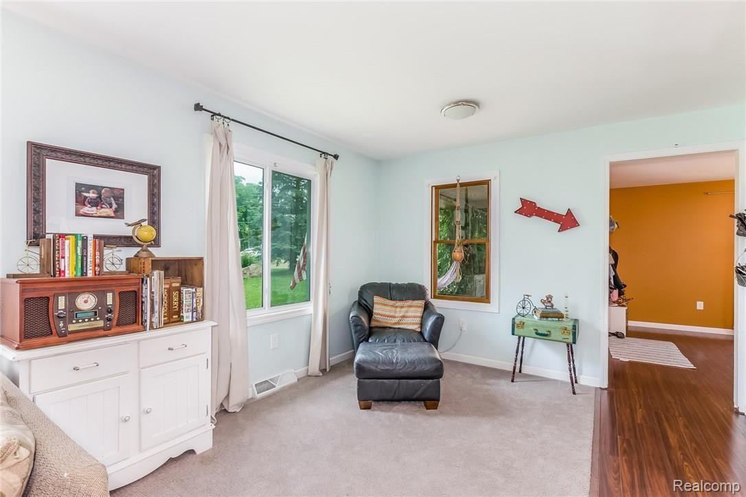 9451 Hogan Road Fenton, MI 48430 - Photo 6 of 24 005-Living_Room-5989458-medium.jpg
