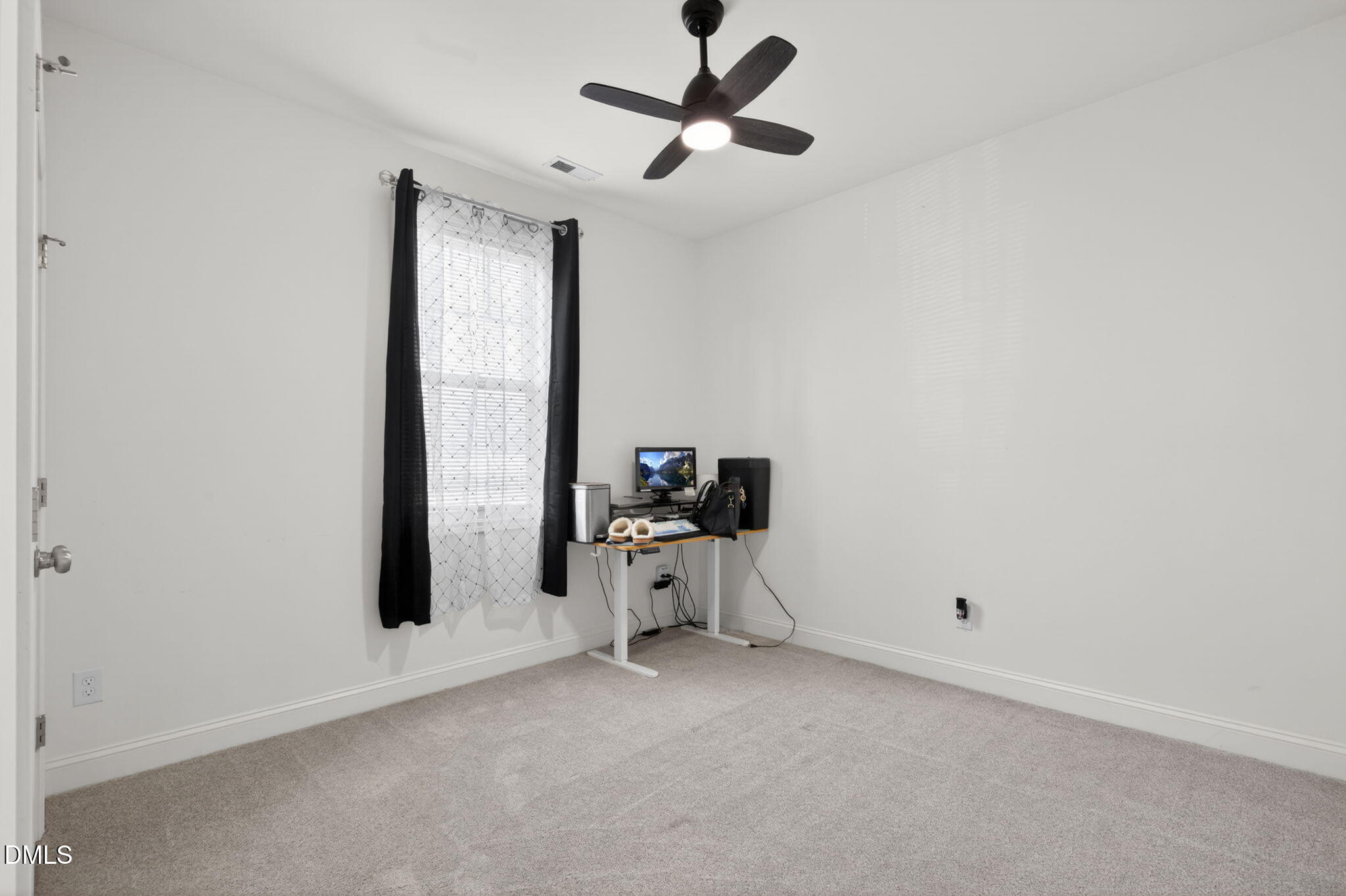 9084 Byron Court Bailey, NC 27807 - Photo 22 of 40 a view of a livingroom with a ceiling fan and a window
