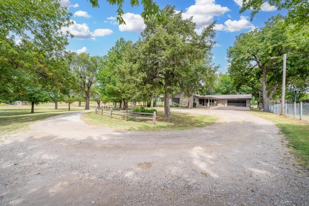 4004 South Pike Road Winfield, KS 67156 - Photo 2 of 36