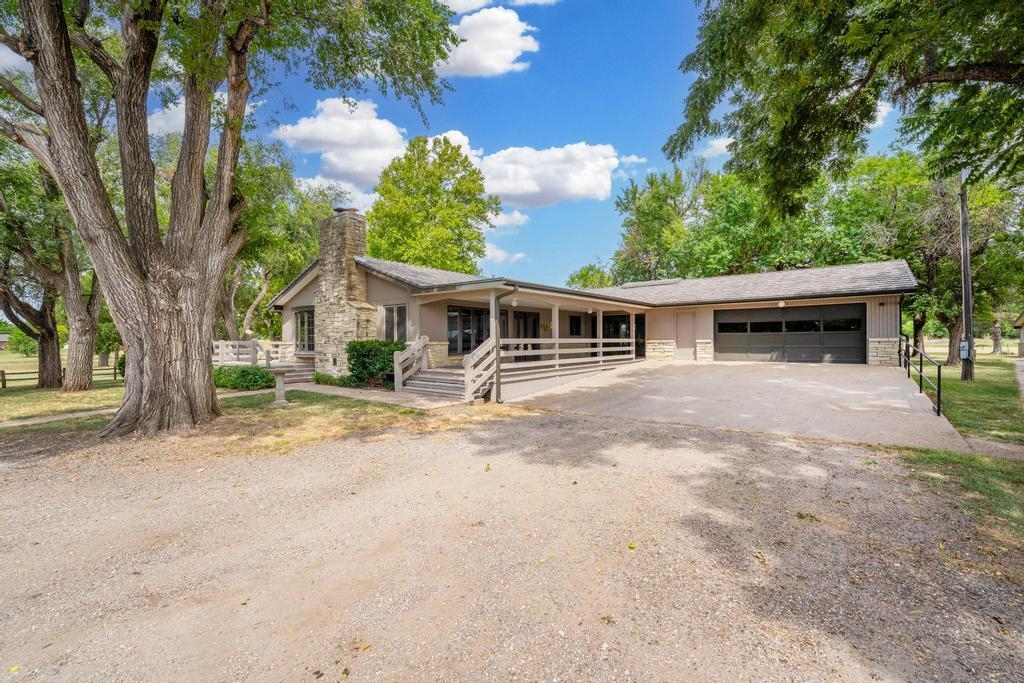 4004 South Pike Road Winfield, KS 67156 - Photo 3 of 36