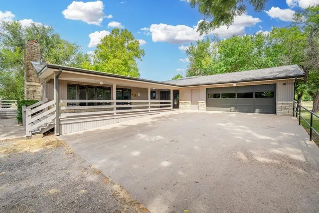 $775,000 | 4004 South Pike Road, Winfield, KS 67156