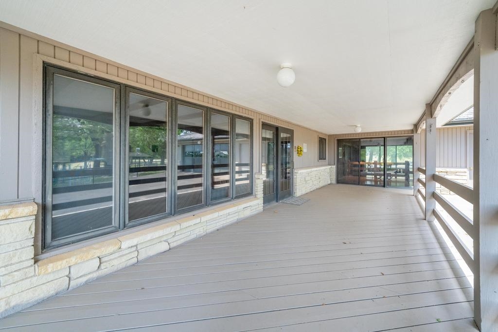 4004 South Pike Road Winfield, KS 67156 - Photo 5 of 36