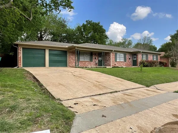 $327,500 | 2413 North Lockhart Street, Sherman, TX 75092