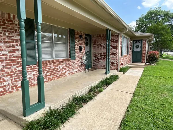 $327,500 | 2413 North Lockhart Street, Sherman, TX 75092