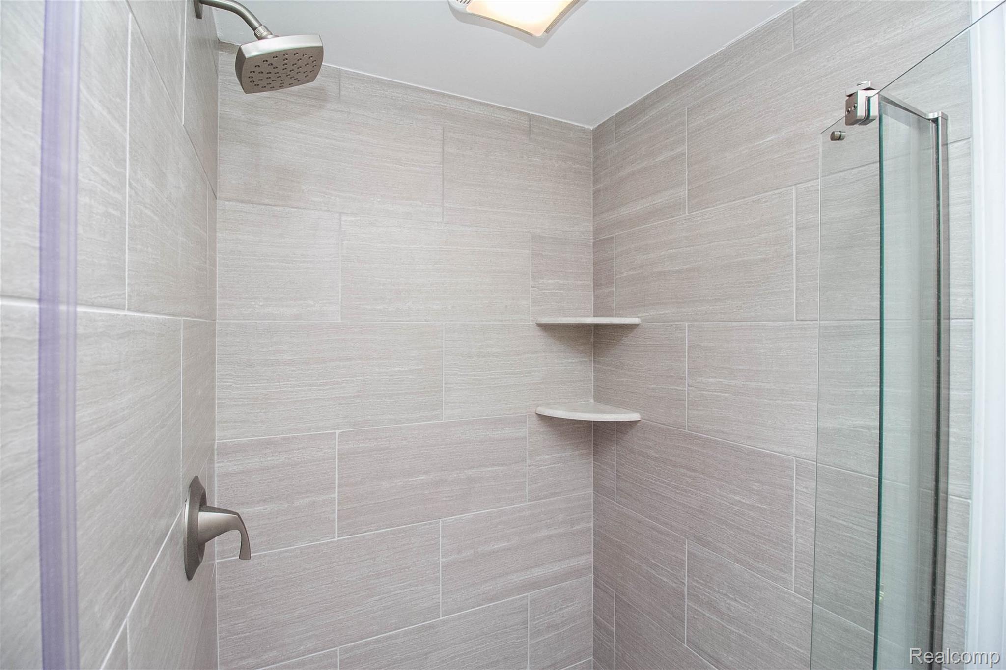 810 Loggers Circle Rochester, MI 48307 - Photo 45 of 73 37.jpg