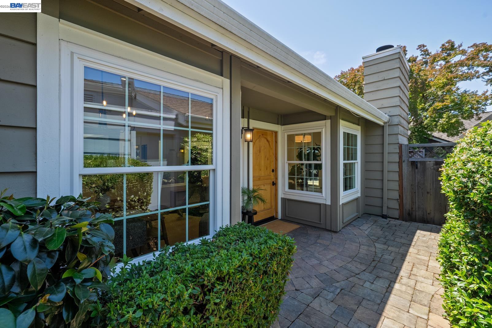 135 Avington Road Alameda, CA 94502 - Photo 5 of 48