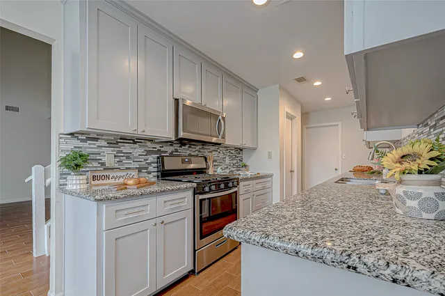 $2,200 | 2022 Highland Hills Drive, Sugar Land, TX 77478