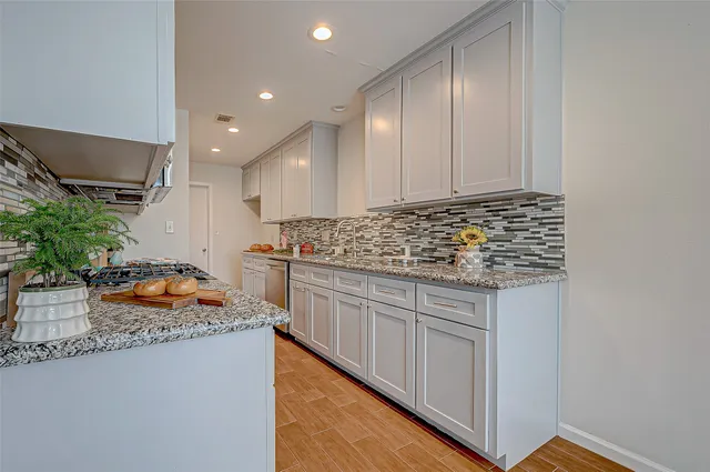 $2,200 | 2022 Highland Hills Drive, Sugar Land, TX 77478