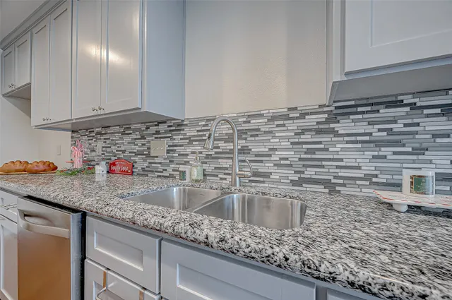 $2,200 | 2022 Highland Hills Drive, Sugar Land, TX 77478