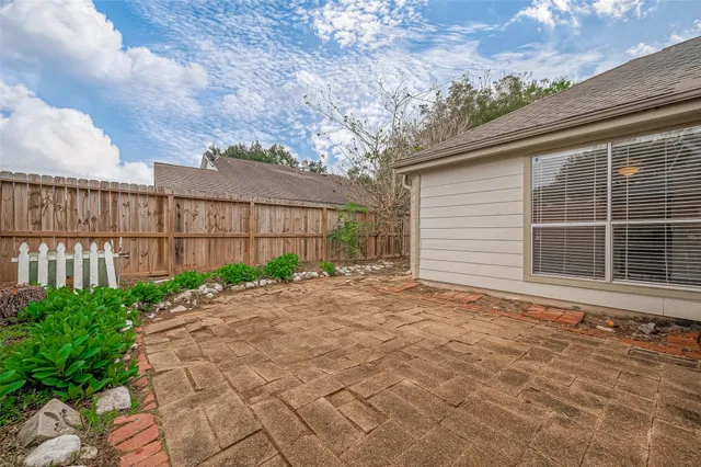 $2,200 | 2022 Highland Hills Drive, Sugar Land, TX 77478