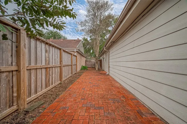 $2,200 | 2022 Highland Hills Drive, Sugar Land, TX 77478