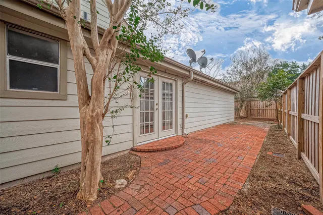 $2,200 | 2022 Highland Hills Drive, Sugar Land, TX 77478
