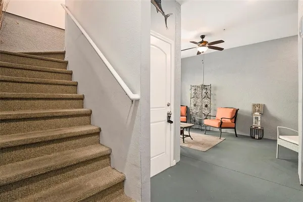 a view of entryway and workspace