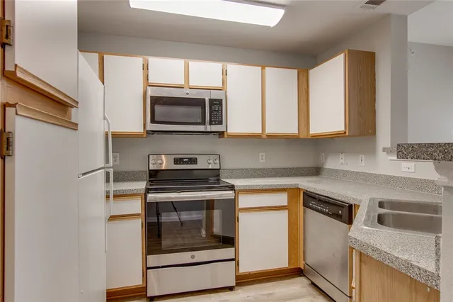 $1,425 | 2320 Gracy Farms Lane, Unit 1131, Austin, TX 78758