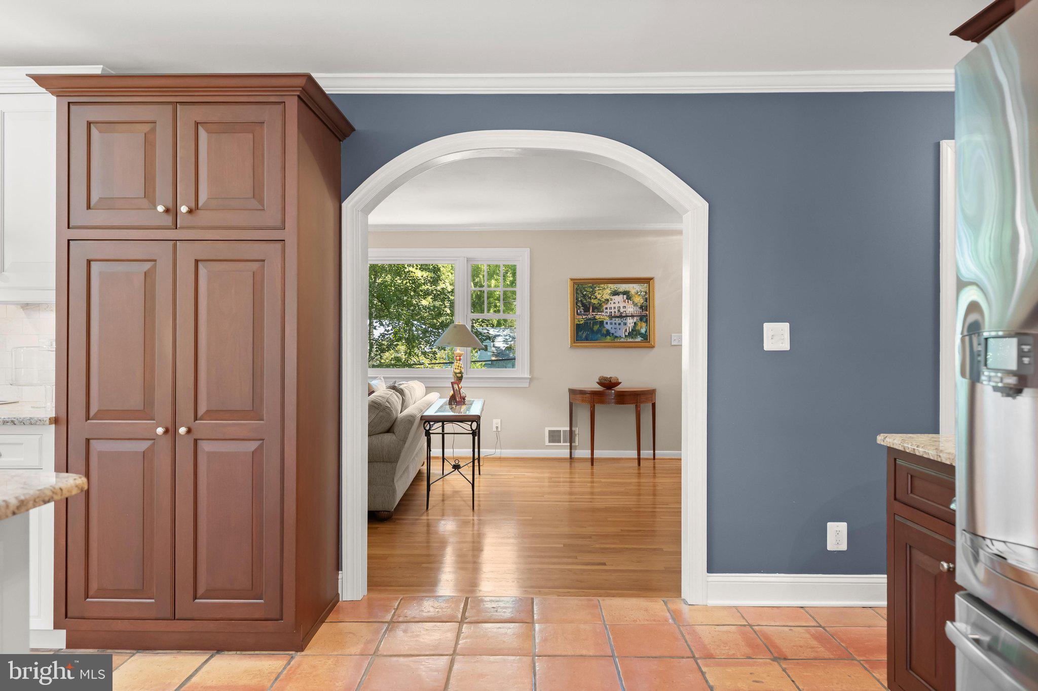 5318 Tuscarawas Road Bethesda, MD 20816 - Photo 18 of 42 Nice arch!