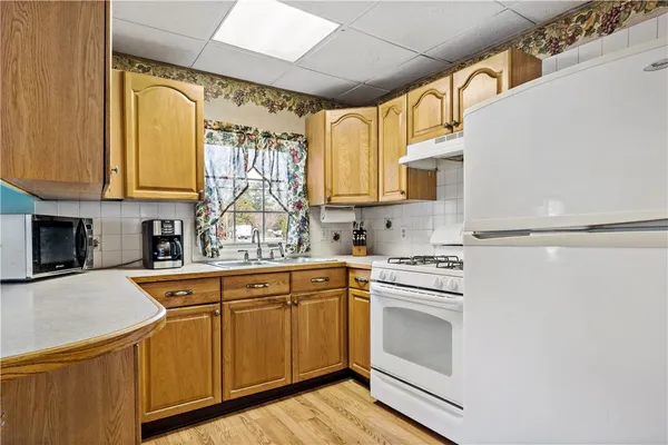 $549,000 | 88 Roseland Terrace, Tiverton, RI 02878