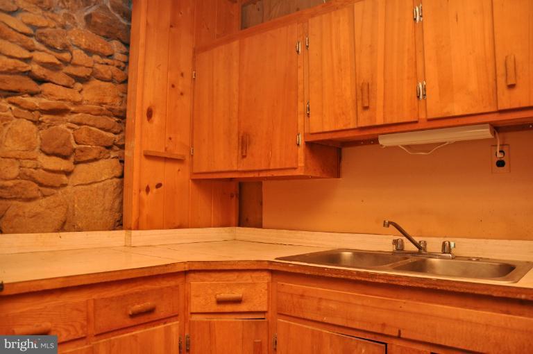 387 Battle Run Road Washington, VA 22747 - Photo 9 of 16 Kitchen