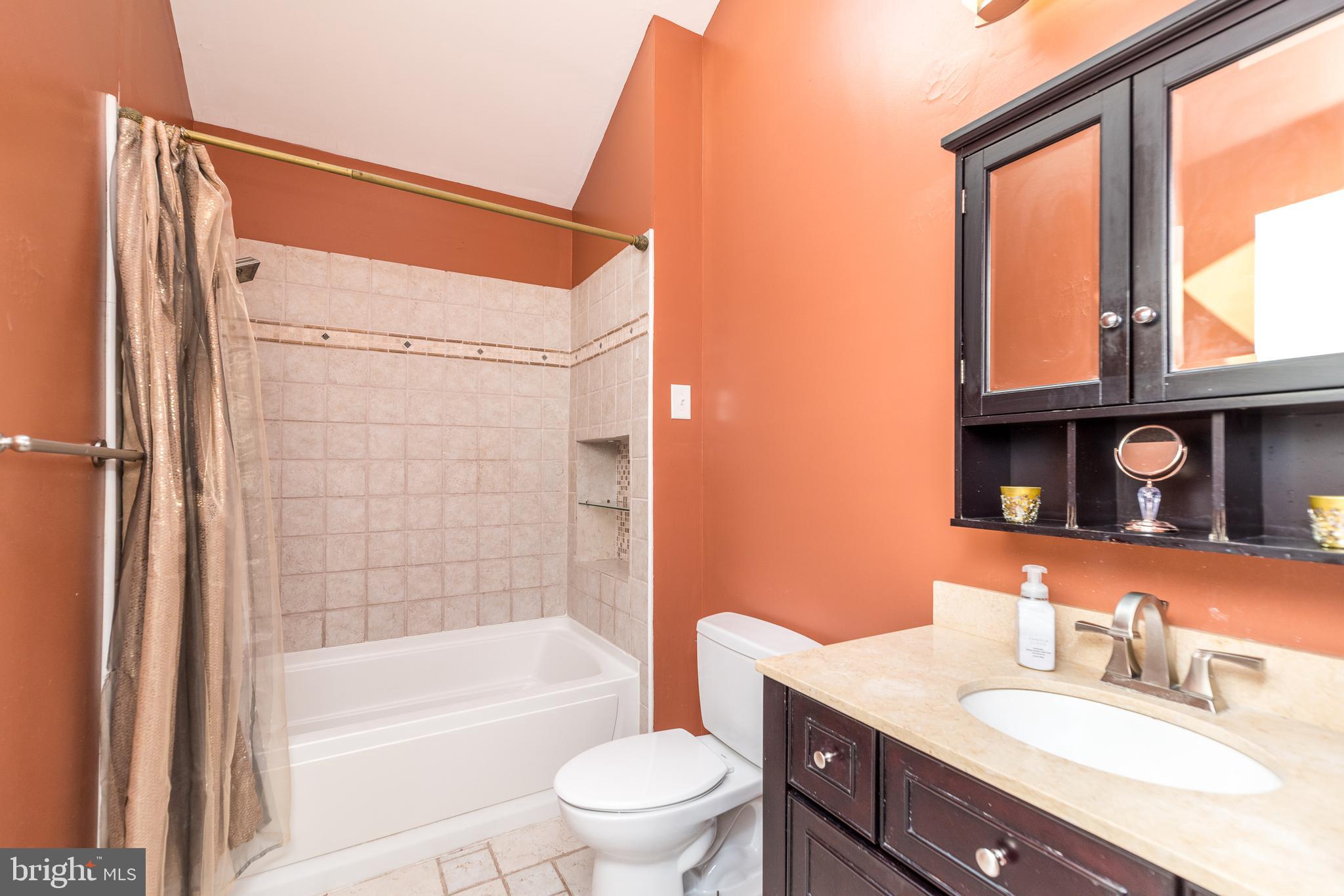 440 Sturgis Road Harleysville, PA 19438 - Photo 50 of 51 Hall bathroom