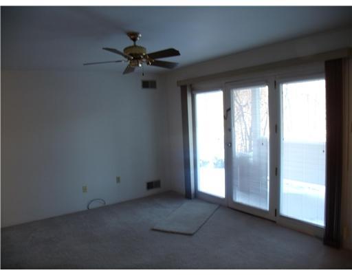 1009 Kenzie Road, Unit 1009 Pittsburgh, PA 15205 - Photo 4 of 10 Living Room.