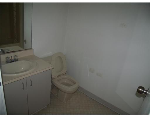 1009 Kenzie Road, Unit 1009 Pittsburgh, PA 15205 - Photo 7 of 10 Full Bath.