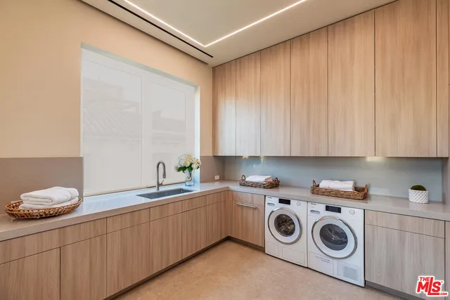 a view of a backyard with table and chairs