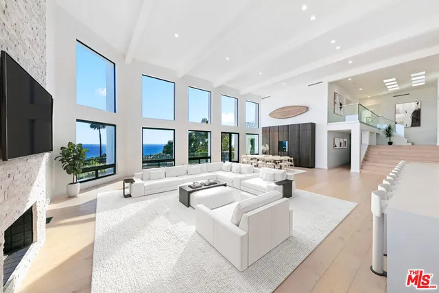 $11,995,000 | 32597 Pacific Coast Highway, Malibu, CA 90265