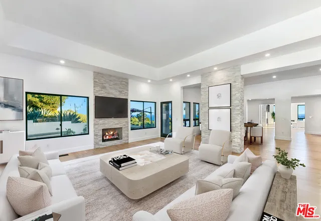 $11,995,000 | 32597 Pacific Coast Highway, Malibu, CA 90265