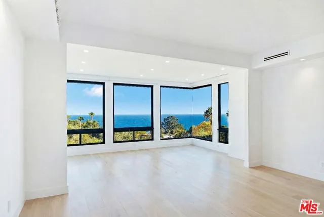 $11,995,000 | 32597 Pacific Coast Highway, Malibu, CA 90265