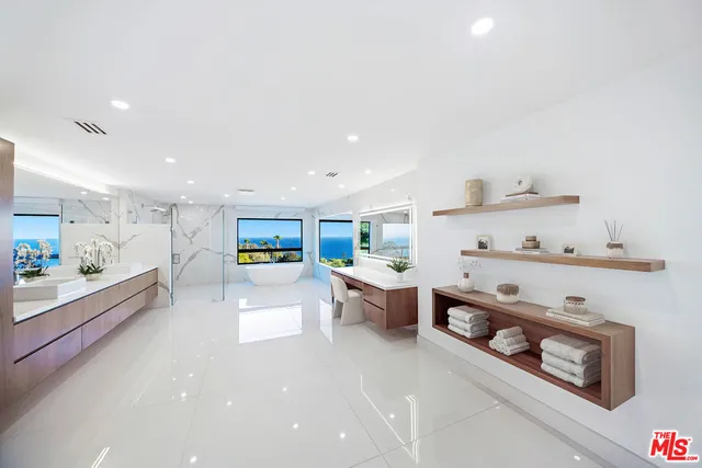 $11,995,000 | 32597 Pacific Coast Highway, Malibu, CA 90265
