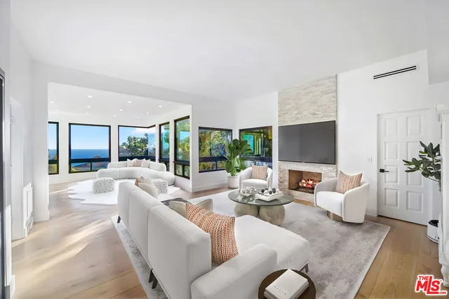 $11,995,000 | 32597 Pacific Coast Highway, Malibu, CA 90265