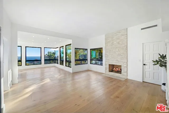 $11,995,000 | 32597 Pacific Coast Highway, Malibu, CA 90265