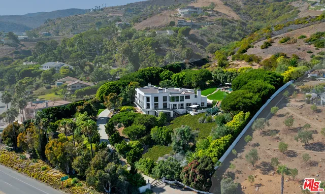 $11,995,000 | 32597 Pacific Coast Highway, Malibu, CA 90265