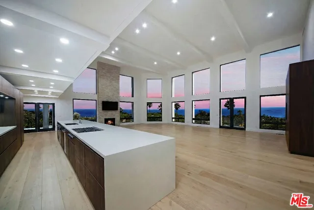 $11,995,000 | 32597 Pacific Coast Highway, Malibu, CA 90265