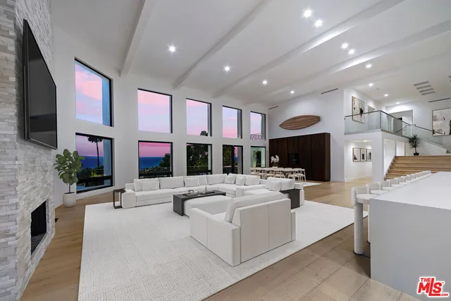 $11,995,000 | 32597 Pacific Coast Highway, Malibu, CA 90265