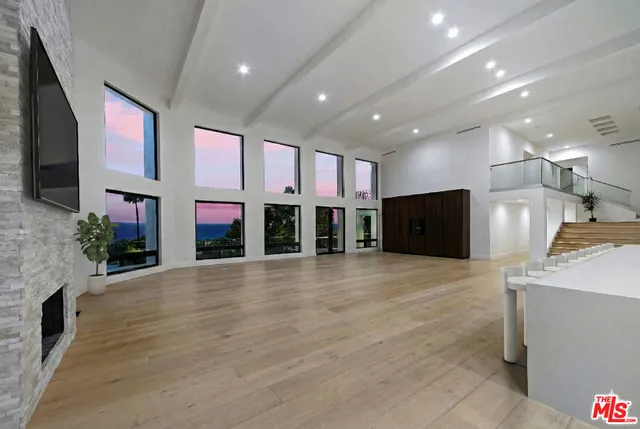 $11,995,000 | 32597 Pacific Coast Highway, Malibu, CA 90265