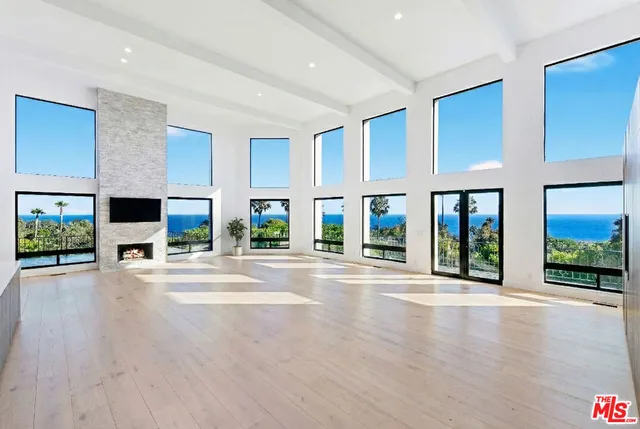 $11,995,000 | 32597 Pacific Coast Highway, Malibu, CA 90265