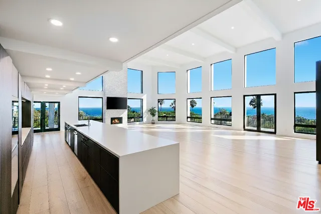 $11,995,000 | 32597 Pacific Coast Highway, Malibu, CA 90265