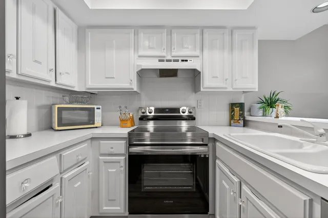 $5,100 | 390 Northeast Edgewater Drive, Unit 403, Stuart, FL 34996