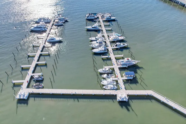 $5,100 | 390 Northeast Edgewater Drive, Unit 403, Stuart, FL 34996