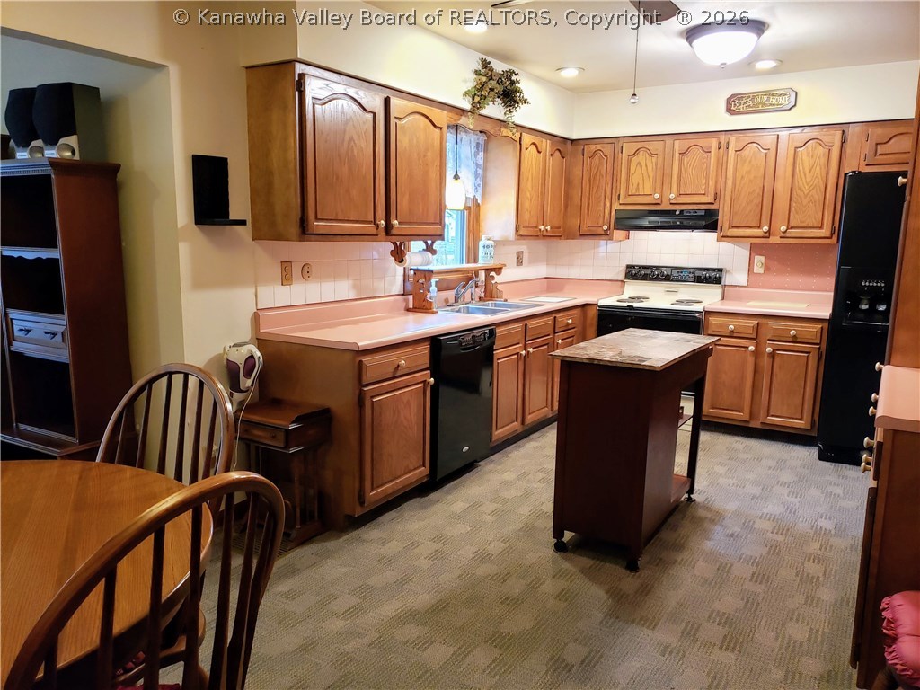 10905 Huntington Road Gallipolis Ferry, WV 25515 - Photo 9 of 30 TONS OF OAK KITCHEN CABINETRY