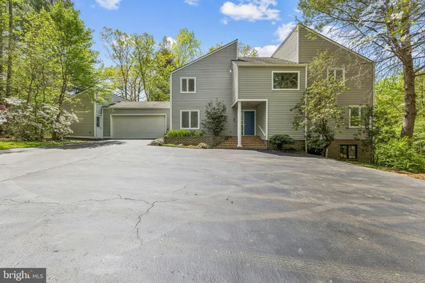 $1,800,000 | 2416 Sunny Meadow Lane, Vienna, VA 22181
