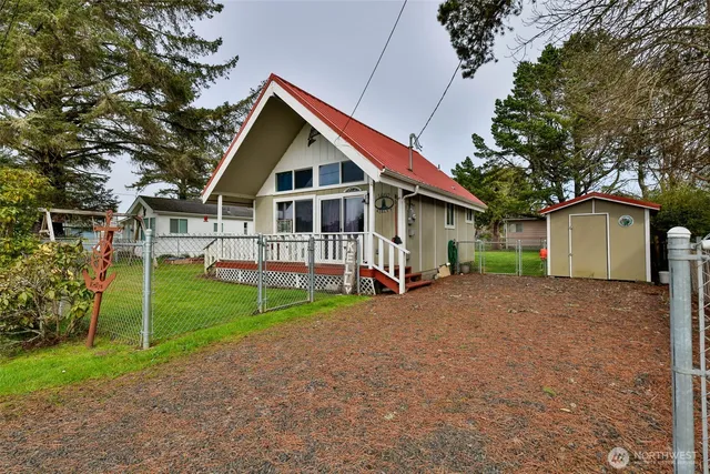 a view of outdoor space yard and deck