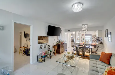 $125,000 | 130 Lake Meryl Drive, Unit 226, West Palm Beach, FL 33411