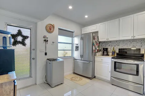 $125,000 | 130 Lake Meryl Drive, Unit 226, West Palm Beach, FL 33411