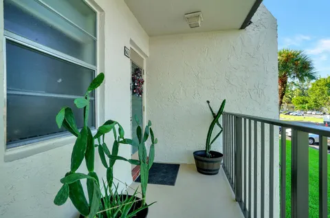 $125,000 | 130 Lake Meryl Drive, Unit 226, West Palm Beach, FL 33411
