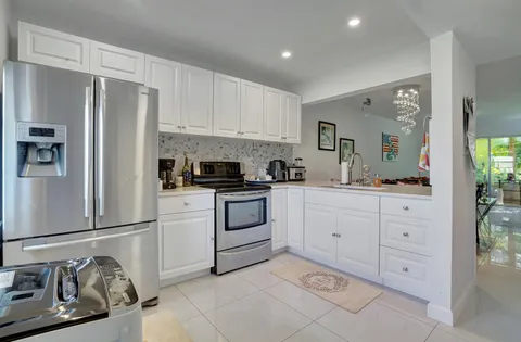 $125,000 | 130 Lake Meryl Drive, Unit 226, West Palm Beach, FL 33411