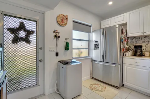 $125,000 | 130 Lake Meryl Drive, Unit 226, West Palm Beach, FL 33411